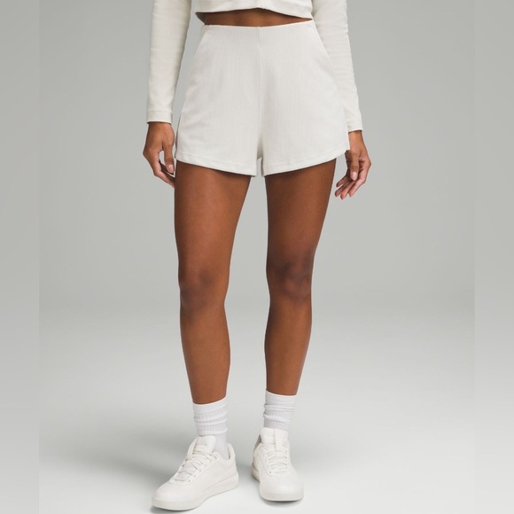 Lululemon ribbed shorts - Picture 1 of 5